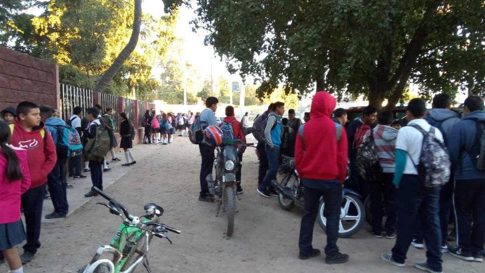 Padres toman secundaria en Mochicahui