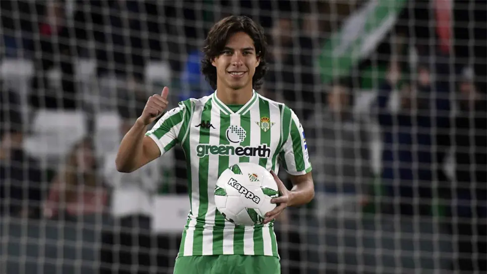 Diego Lainez.