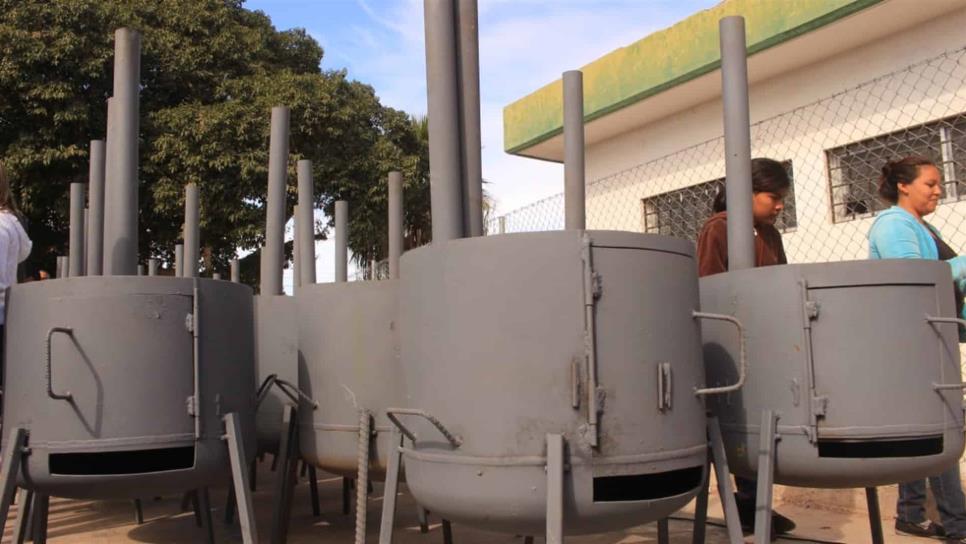 Entregan estufas ecológicas y equipo para dispensario médico en Goros II