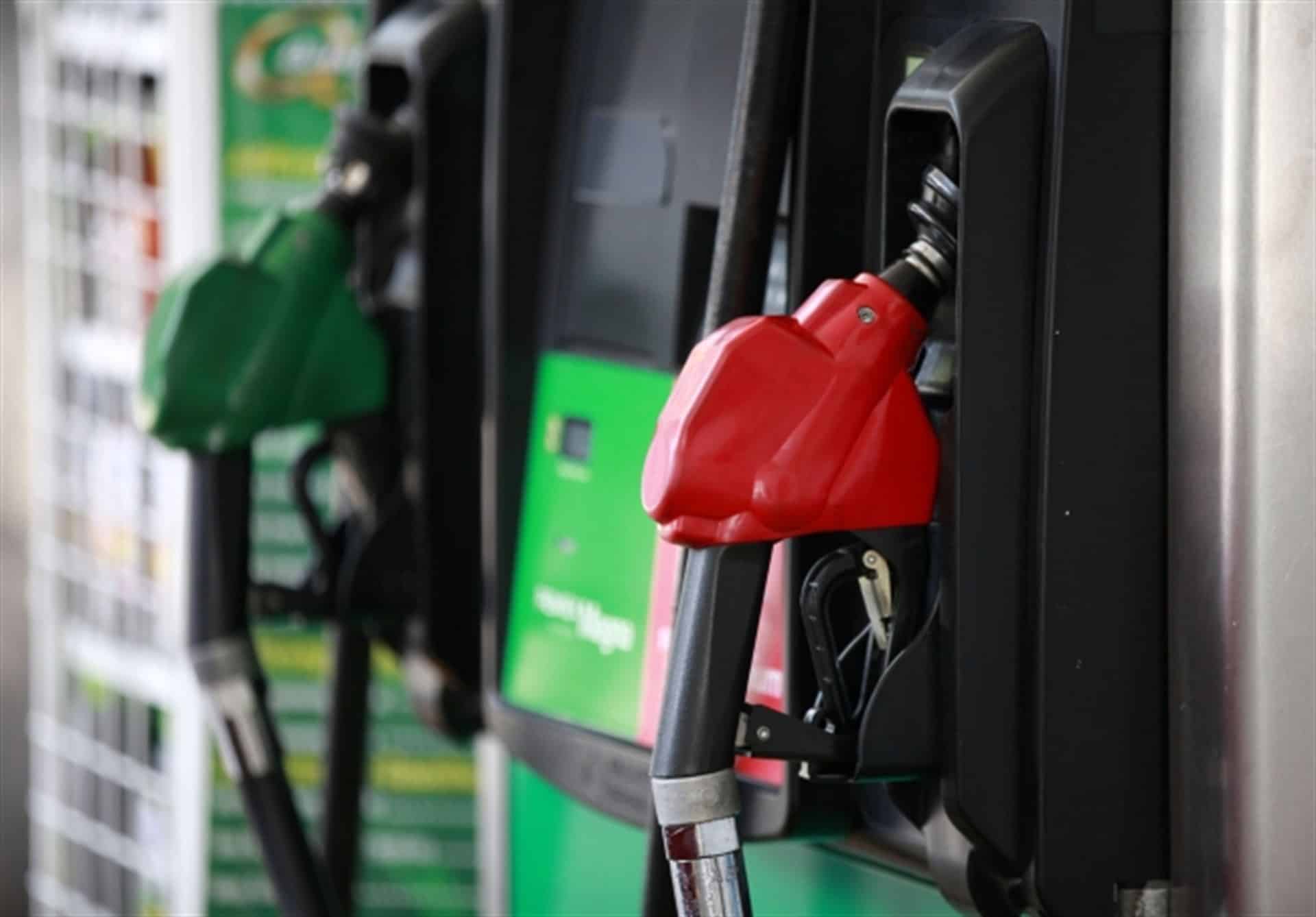 Ciudadanos se asesoran con Profeco por incremento a gasolina