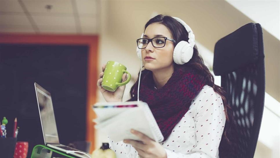 Escuchar música de fondo al realizar tareas disminuye rendimiento