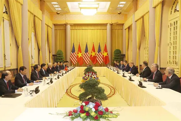 Trump abandona Hanói tras terminar cumbre con Kim sin acuerdo Trump abandona Hanói tras terminar cumbre con Kim sin acuerdo