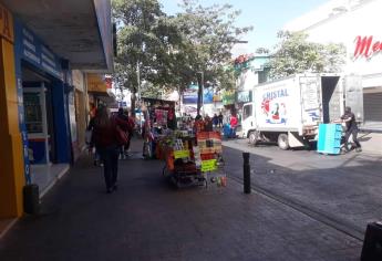 Retiran 20 ambulantes del ISSSTE en Culiacán