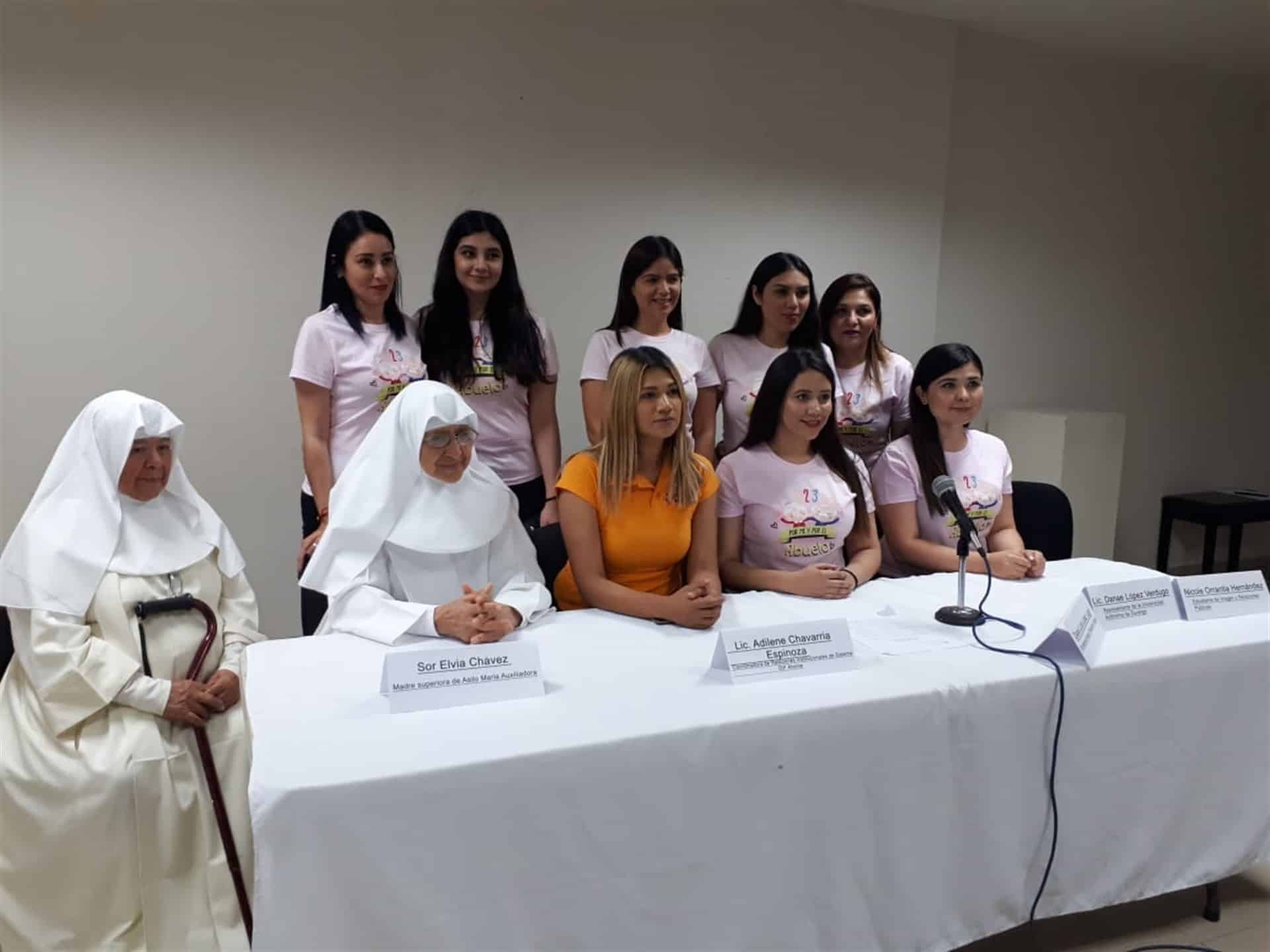 Estudiantes invitan a donar pañales para los dos asilos de ancianos