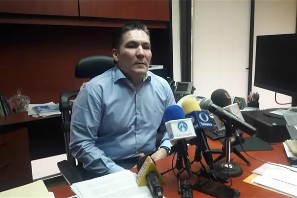 Confunden a trabajadores educativos con aviadores Confunden a trabajadores educativos con aviadores