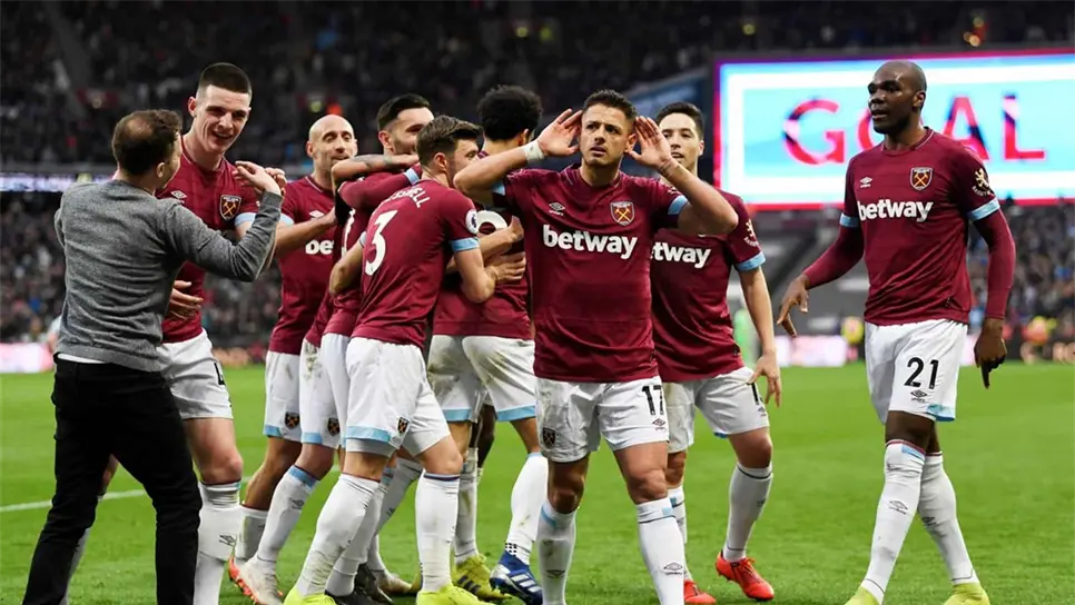 Javier Hernández da triunfo al West Ham sobre el Huddersfield