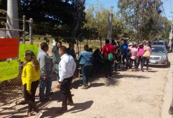 Maestros que mantienen toma del departamento Indígena acudirán a la SEPyC en Culiacán