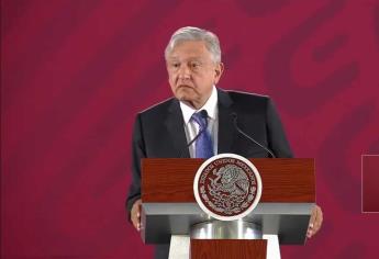 Llama AMLO al diálogo por reforma educativa y descarta represión