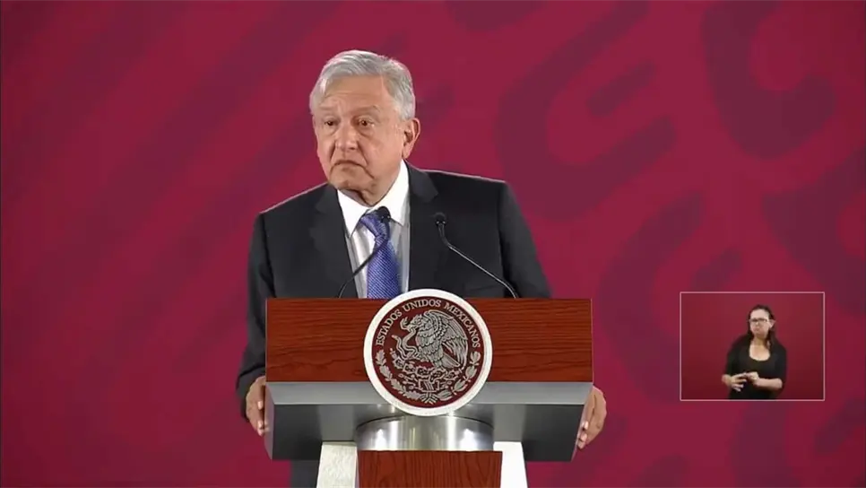 Llama AMLO al diálogo por reforma educativa y descarta represión