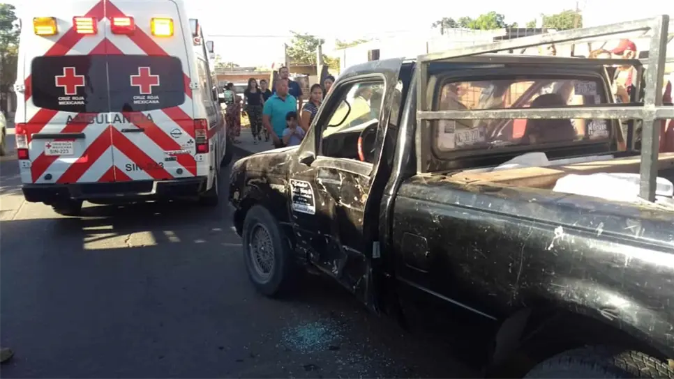 Choque de camión de valores deja un adulto mayor lesionado