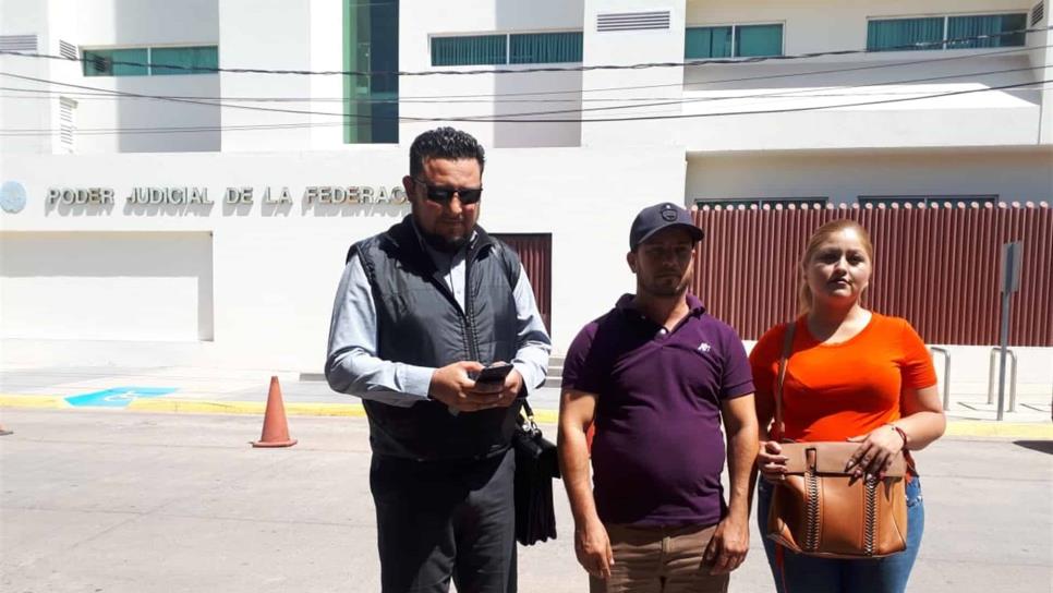 Padres de niño muerto en socavón demandan al Ayuntamiento y la Japama