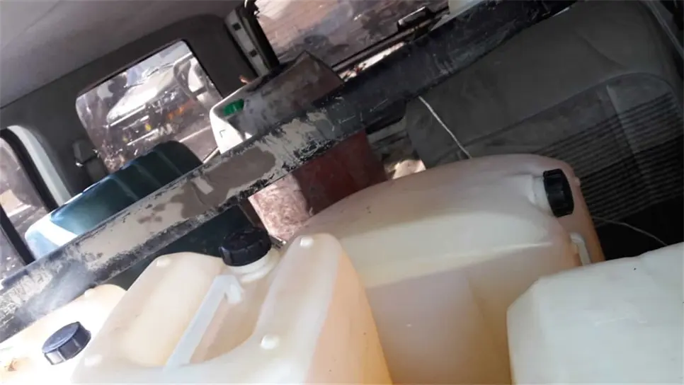 Tras persecución a huachicoleros aseguran gasolina y una camioneta