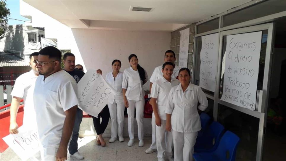 Se manifiestan trabajadores del Hospital General de Mazatlán