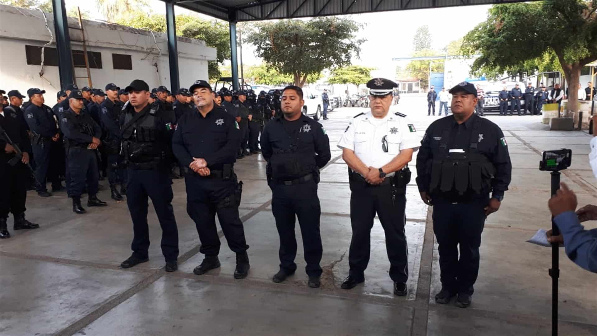 Esta mañana se dieron los nuevos nombramientos en Seguridad Pública de Ahome. FOTO: Martín Ruiz.