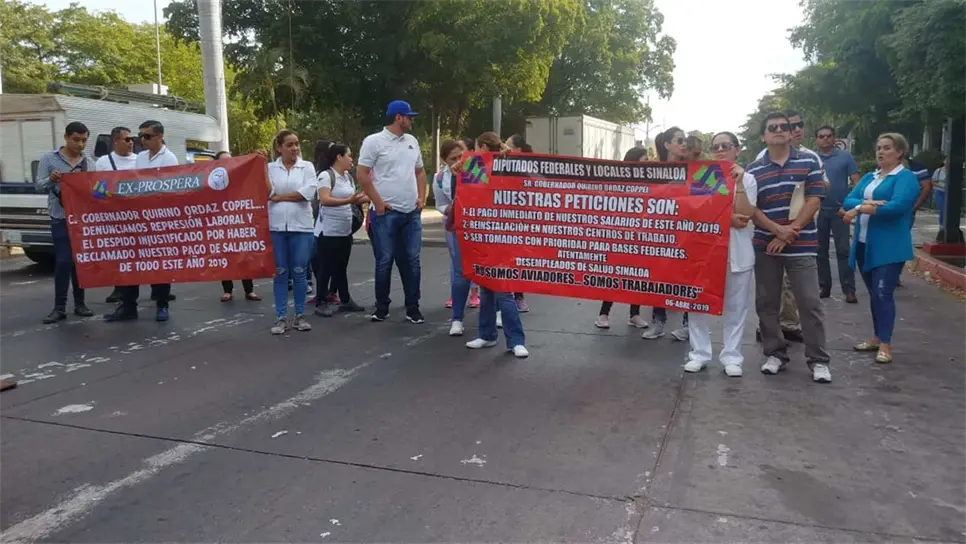 Se manifiestan de nuevo trabajadores despedidos de Prospera