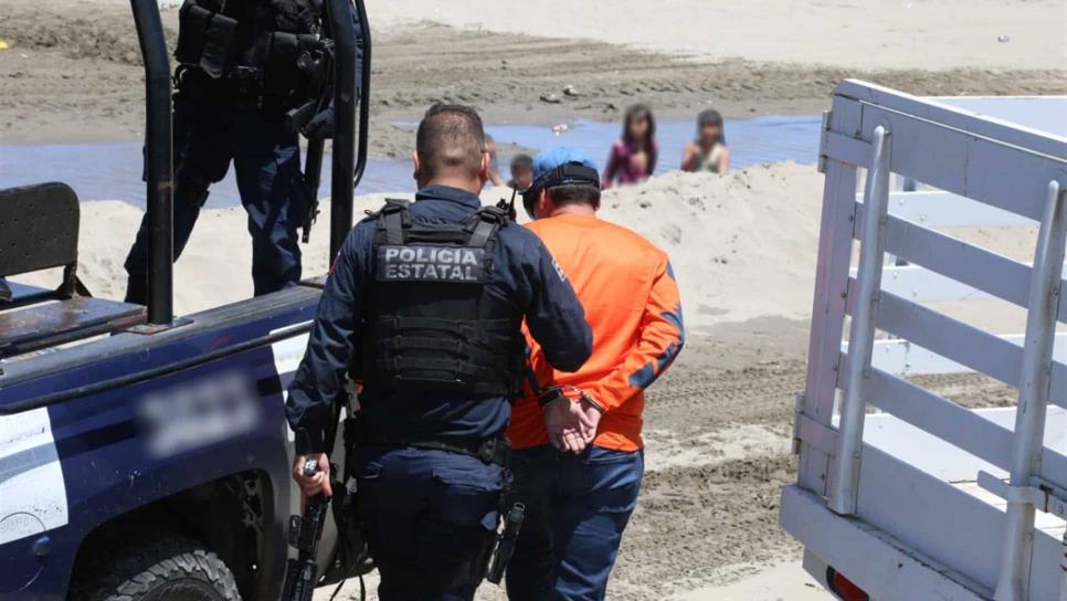 Detiene Policía Estatal a conductor de razer en playa El Tambor