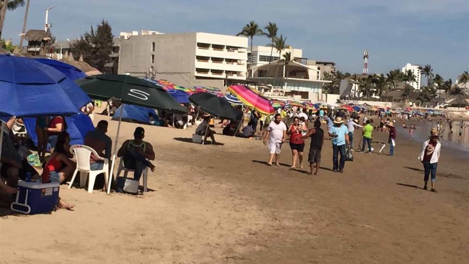 ¿Por qué Mazatlán no cierra sus playas? le preguntan a Gobernador