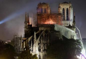 Trabajadores de Notre Dame fumaban en el lugar pese a estar prohibido