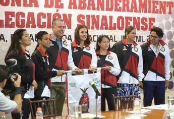 Quirino abanderada a la delegación de Sinaloa para la Olimpiada Nacional