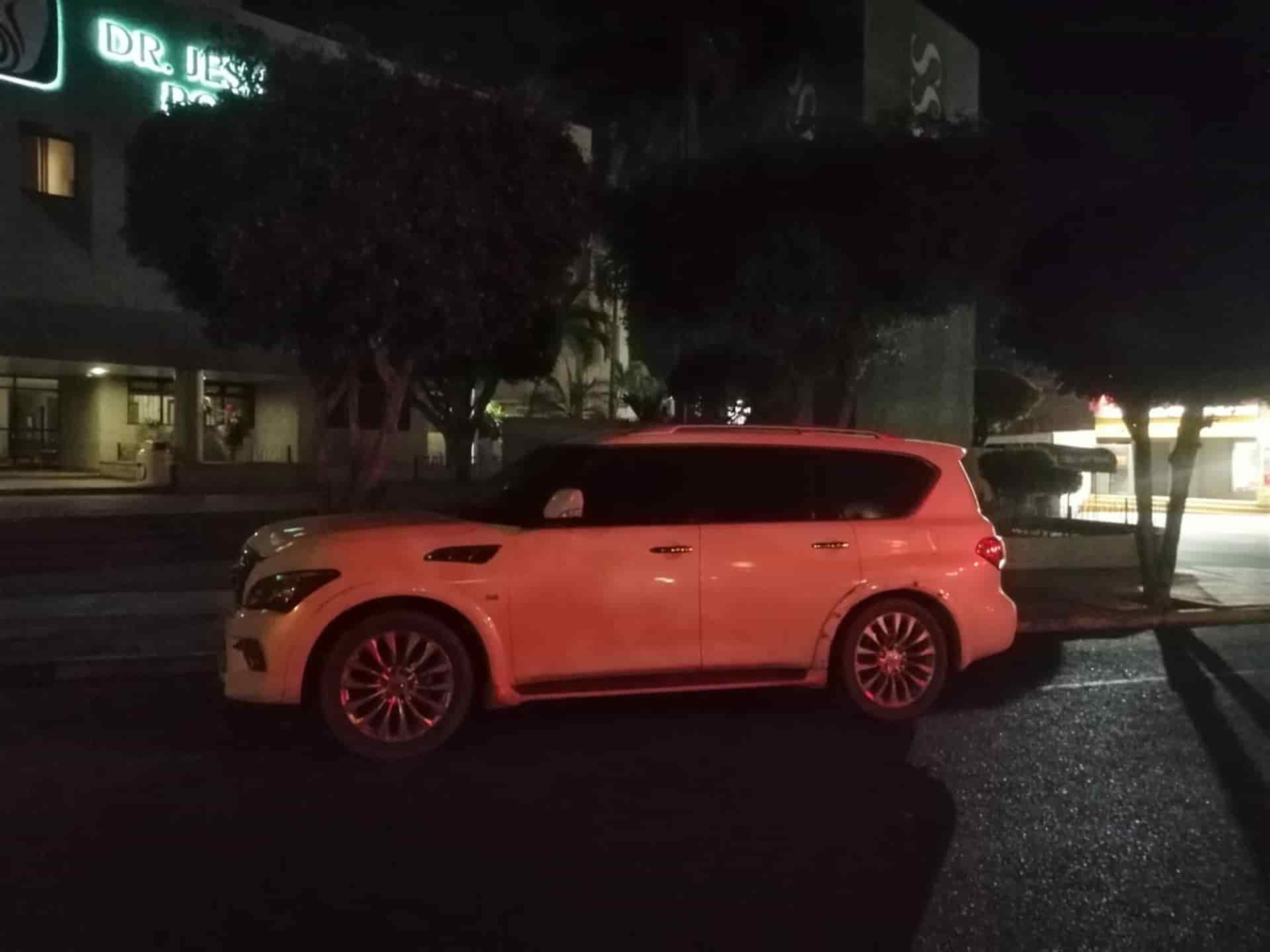 Aseguran camioneta de lujo abandonada con reporte de robo en Culiacán