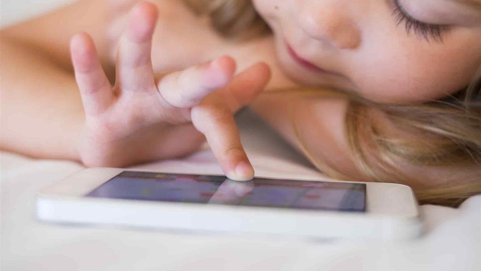 Piden a padres de familia limitar uso de tecnología en menores de edad