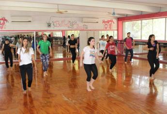 Maximiliano Corrales imparte Protocolo de Calle a bailarines