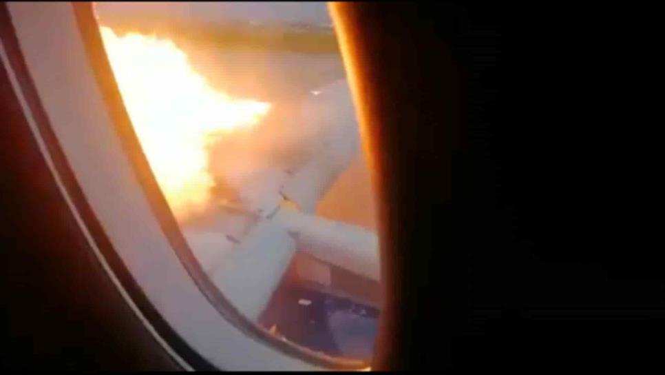 Pasajero graba incendio de avión en Rusia