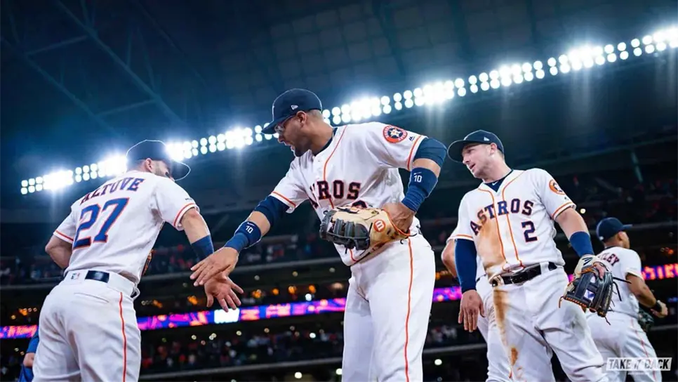 Roberto Osuna suma 8 rescates en victoria sobre Reales