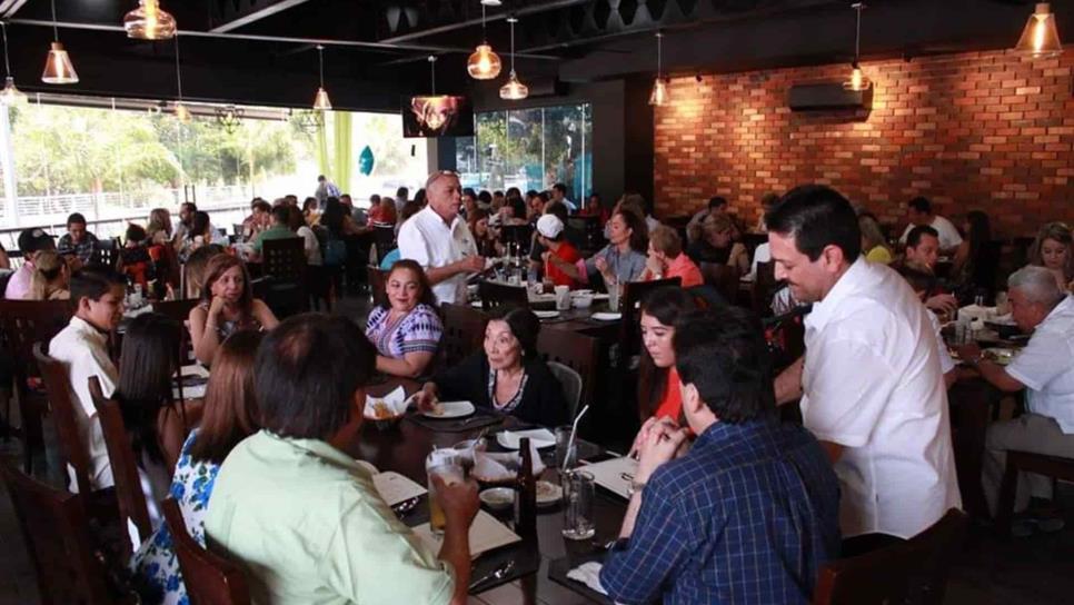 Mamás llenan restaurantes de Culiacán