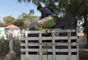 Día de las Madres deja 10 toneladas de basura en panteones de Ahome