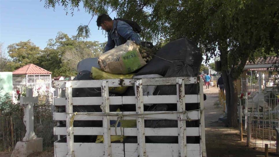 Día de las Madres deja 10 toneladas de basura en panteones de Ahome