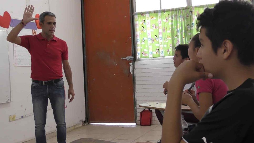 El “profe Gilberto” trabaja con jóvenes con discapacidad para lograr su inclusión social