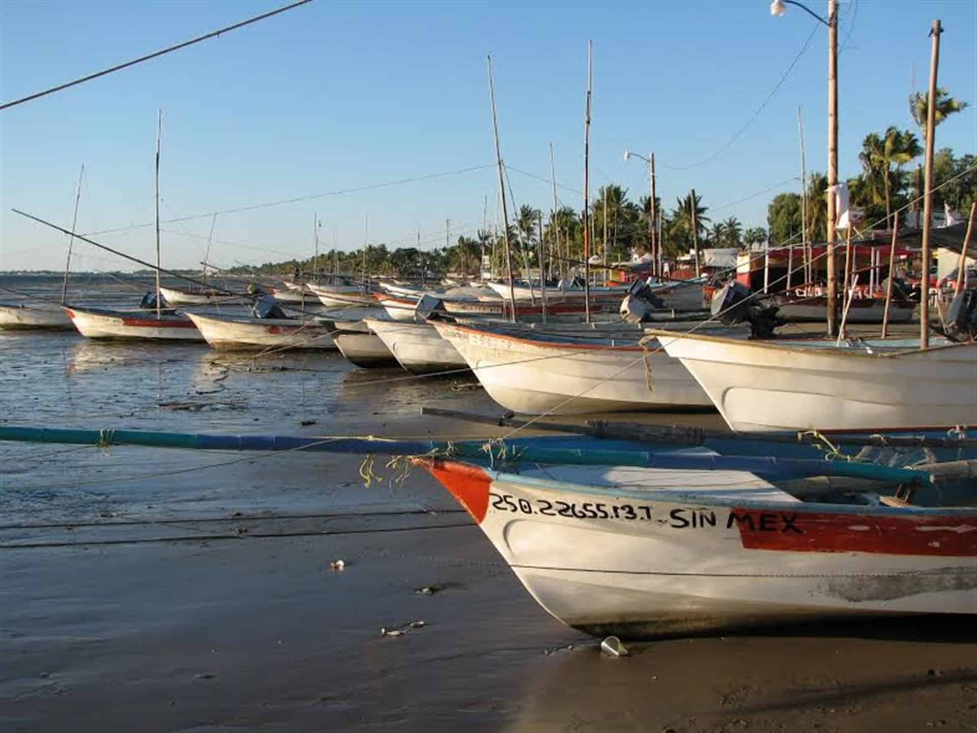 Buscan implementar proyectos turísticos en campos pesqueros de Ahome