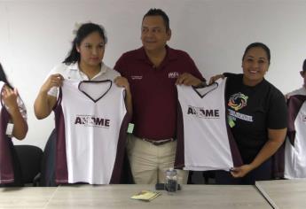 Atletas paralímpicos reciben uniformes de autoridades ahomenses