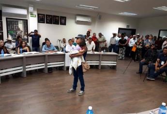 Mujer y su bebé irrumpen sesión de Cabildo en Ahome
