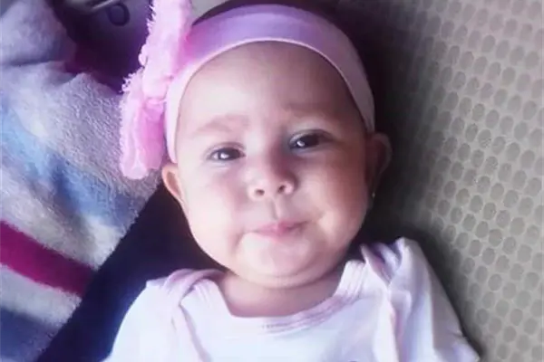 La pequeña Lilián en espera de una segunda oportunidad de vida