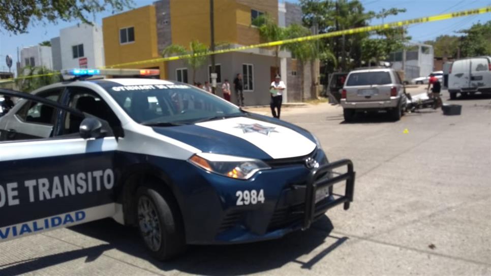 Fallece motociclista embestido por camioneta en Culiacán