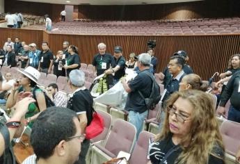 Maestros jubilados acusan de parcialidad a diputados