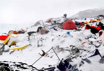 Nepal reciclará toneladas de basura retirada del Monte Everest