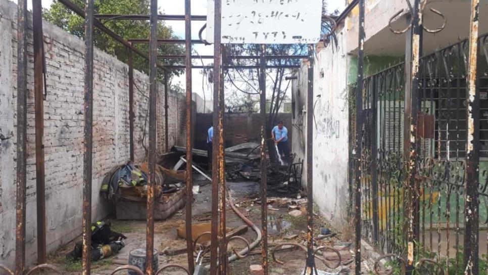 Se incendia vivienda abandonada en la San Francisco, en Los Mochis