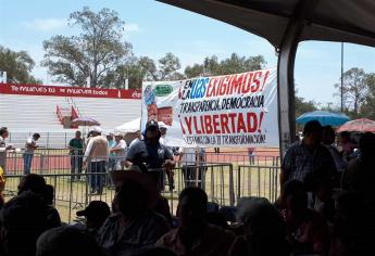 Manifestaciones sociales sobresalen en evento de entrega de apoyos de AMLO en Los Mochis