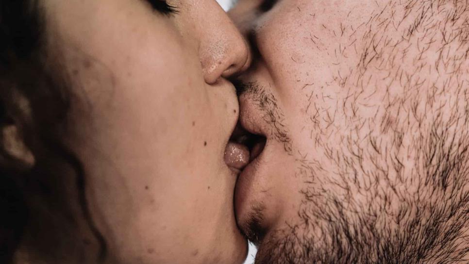 Mujer despechada pide “último beso” a su ex y le arranca la lengua