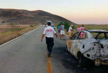 Se incendia vehículo en la carretera a El Maviri