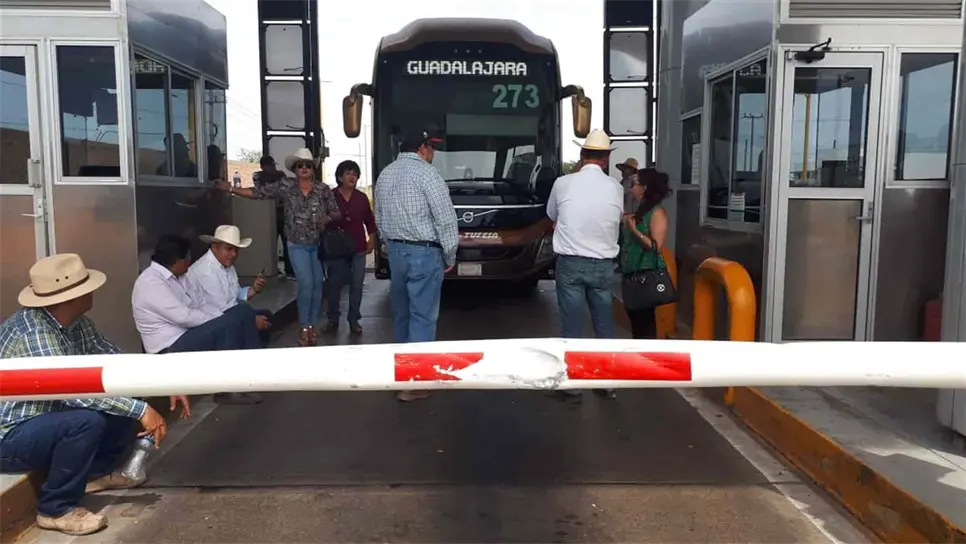 Hoy los productores tomaron la caseta Cuatro Caminos, en Guasave. FOTO: Martín Ruiz.
