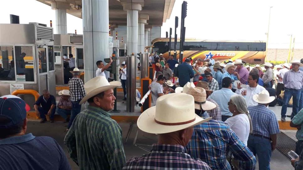 Gestiona Quirino para destrabar bloqueo de productores en Cuatro Caminos