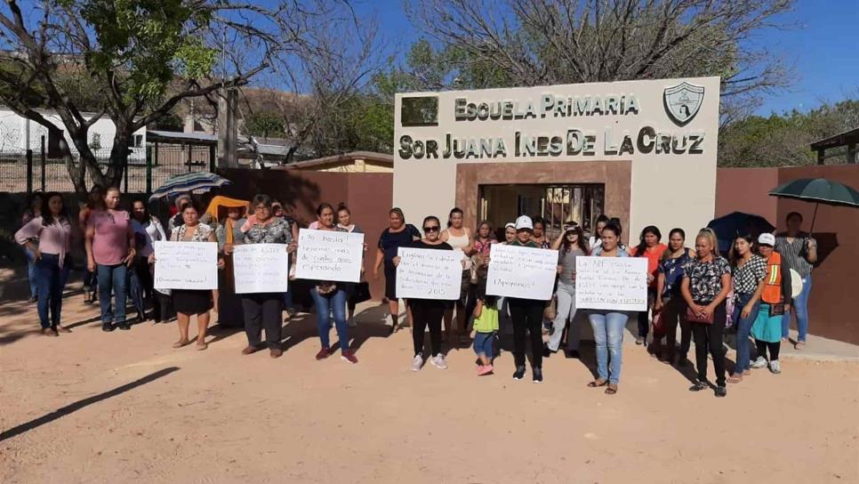 Padres de familia se manifiestan para exigir una subestación, en Choix