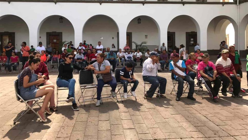 Ambulantes se plantan en el Ayuntamiento de Culiacán