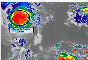 Alvin pierde fuerza y se degrada a tormenta tropical