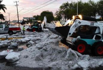 Mantienen labores de apoyo y limpieza tras granizada en Guadalajara