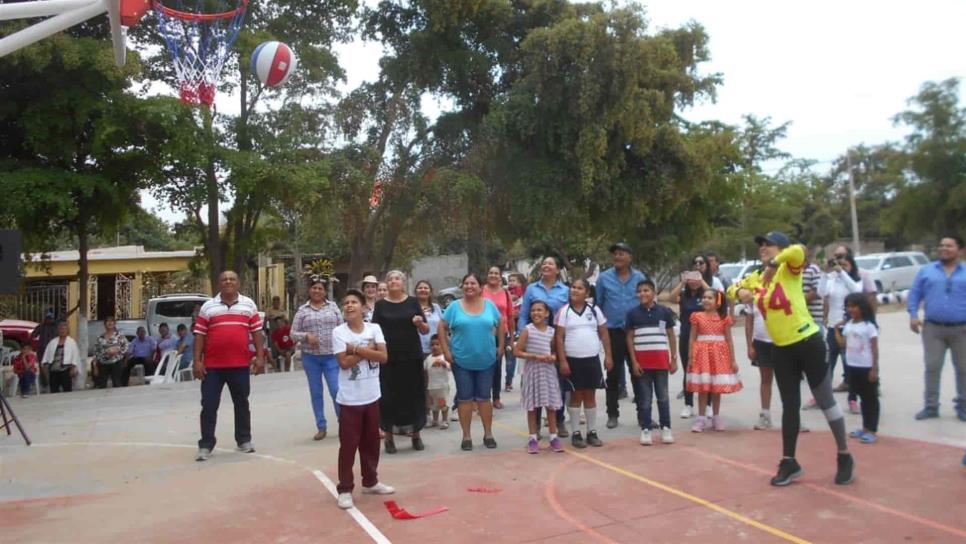 Inauguran cancha de usos múltiples en el Téroque Viejo